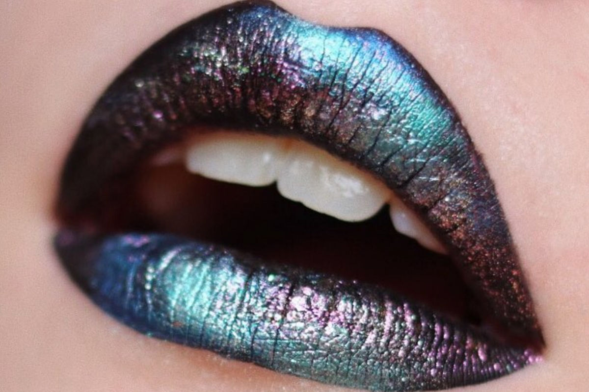 Maquillaje metálico de labios