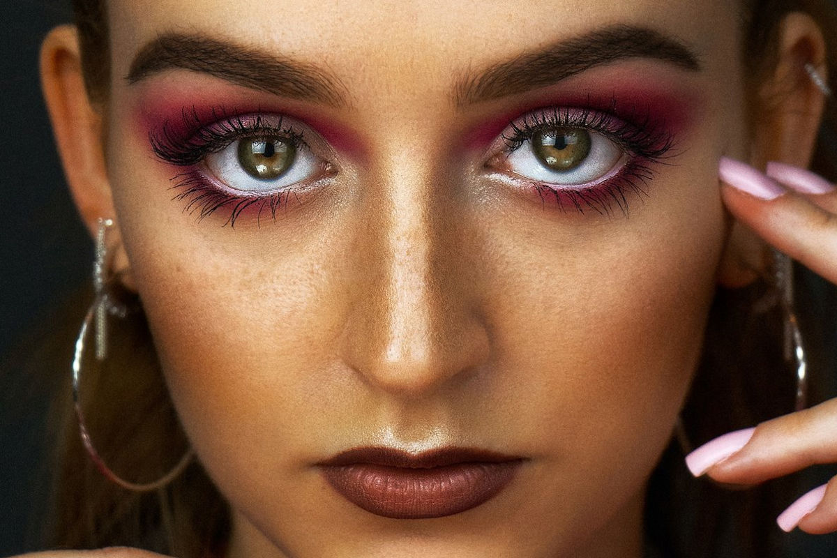 Maquillaje metálico de ojos